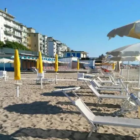 Fronte Flat On The Baech Front *