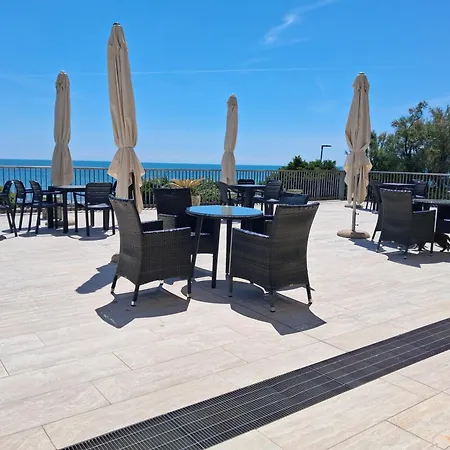 Flat On The Front With Private Spot Included البندقية-ليدو