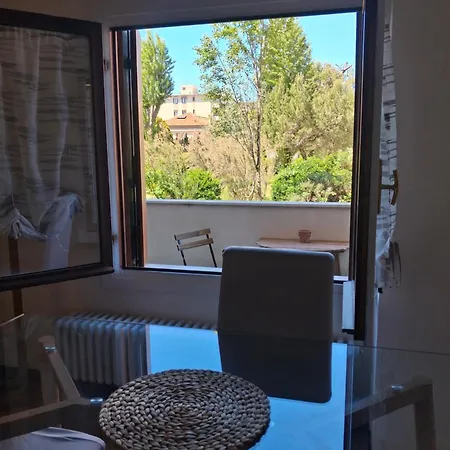 Apartman Flat On The Front With Private Spot Included *