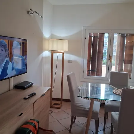 Flat On The Front With Private Spot Included البندقية-ليدو